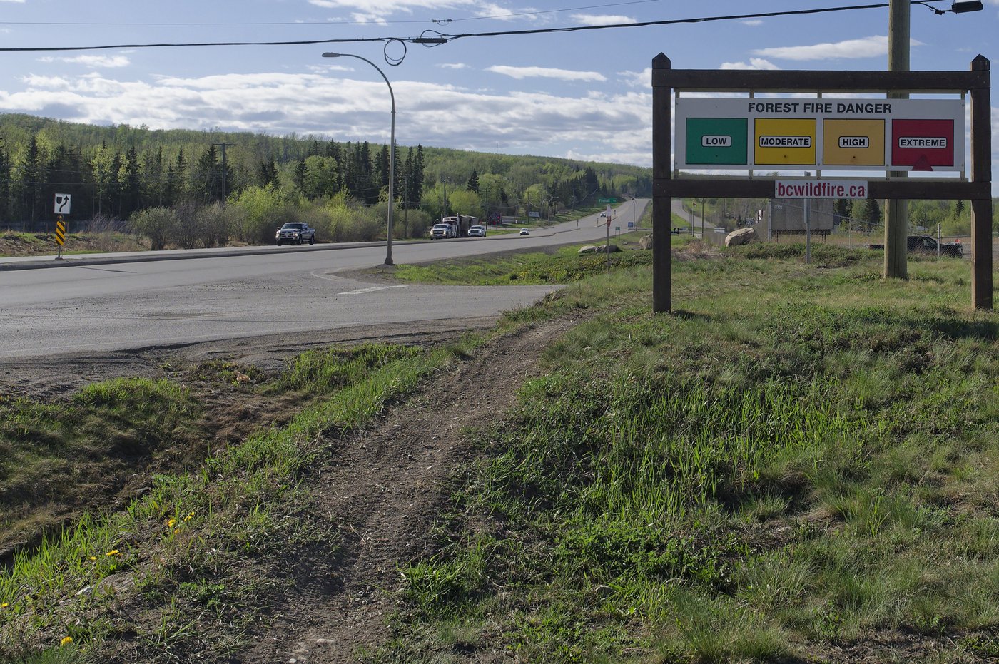 C.-B. : Un feu de forêt provoque des évacuations à Fort Saint John