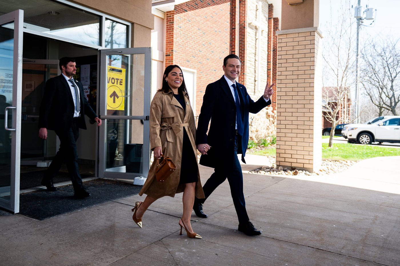 Le «Comité du bulletin de vote le plus long» vise l'élection partielle de Poilievre