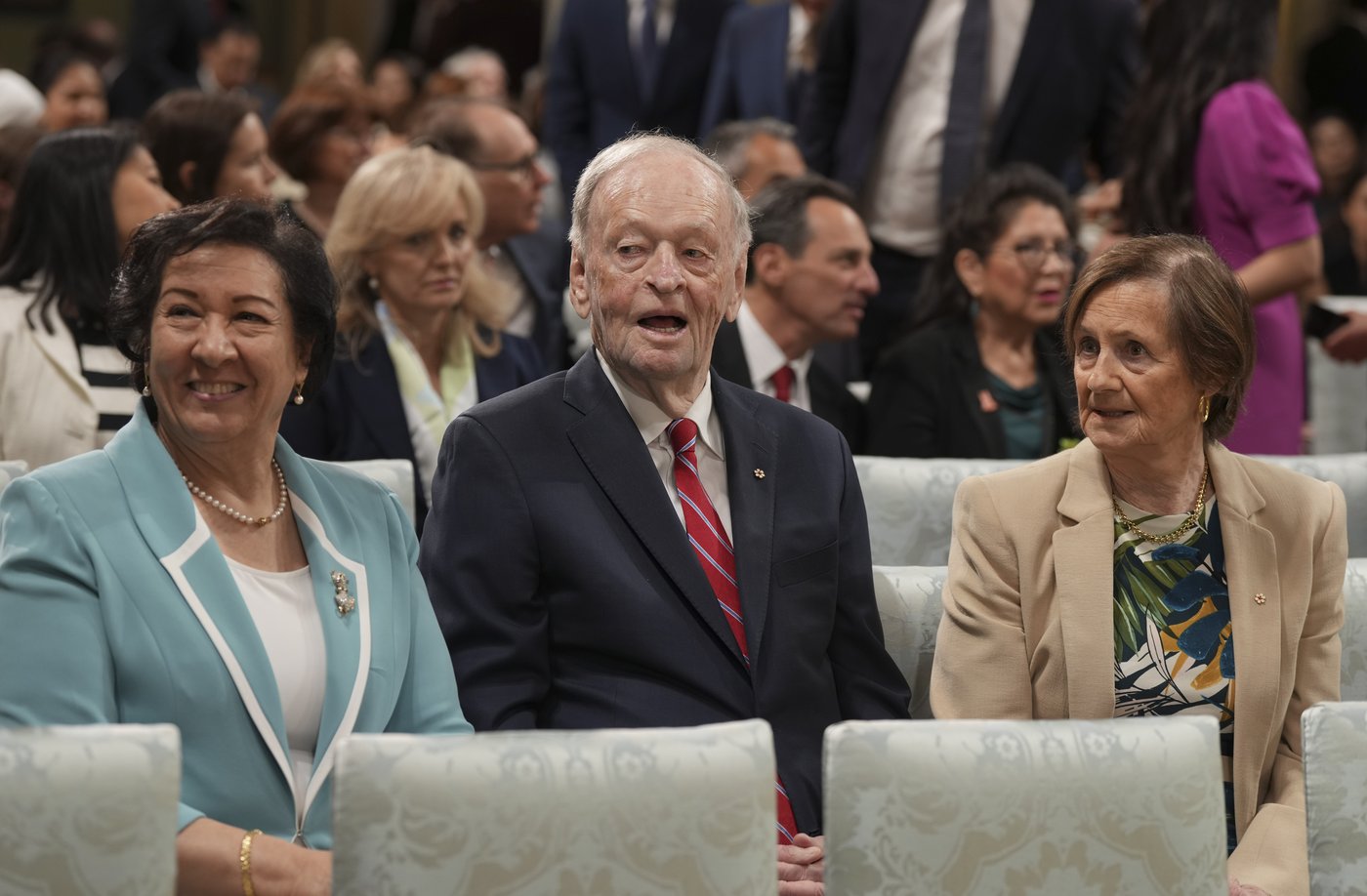 L'ancien premier ministre Chrétien absent au discours du Trône pour une opération