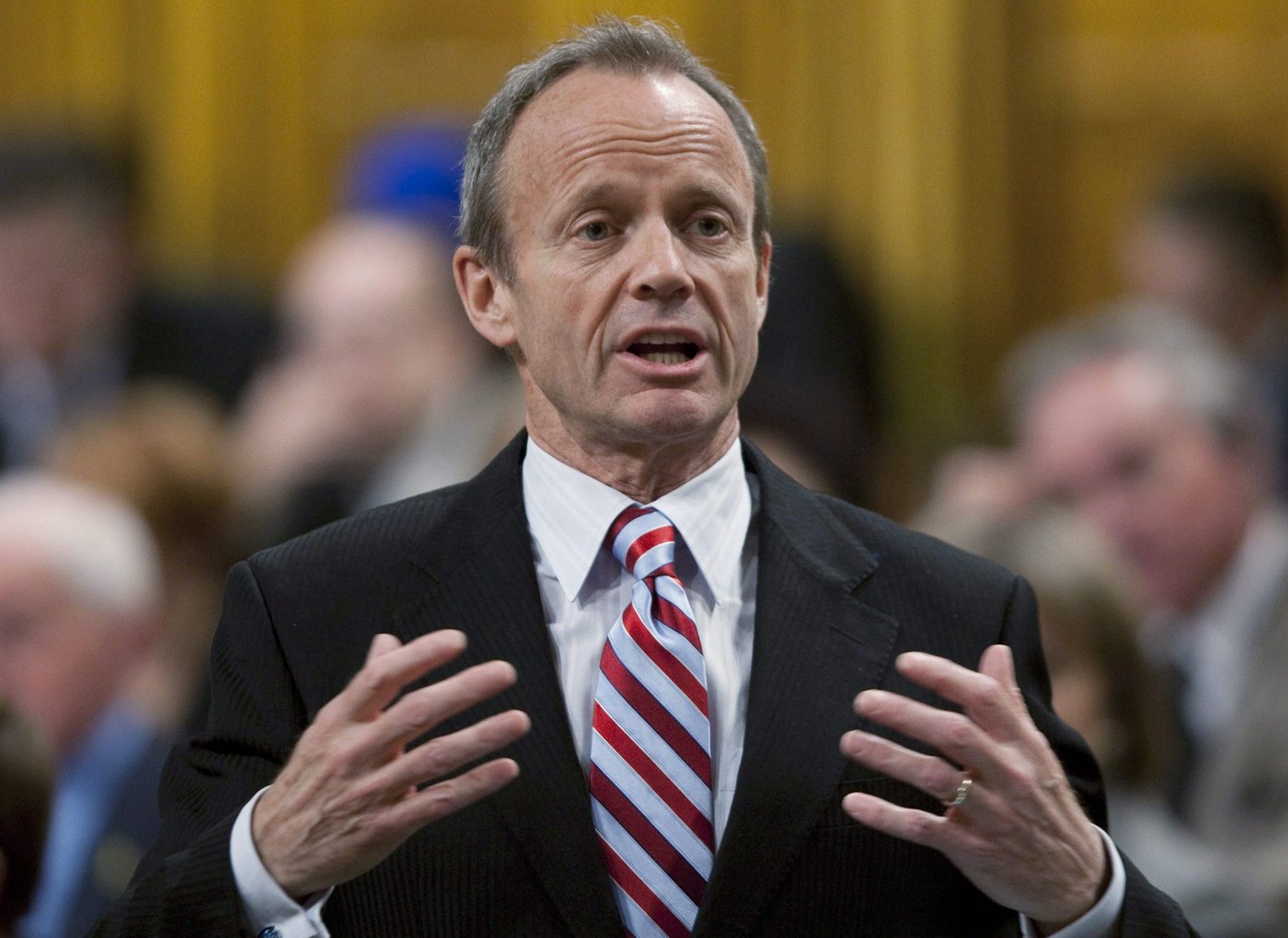 Stockwell Day soutient un référendum en Alberta, mais met en garde les conservateurs