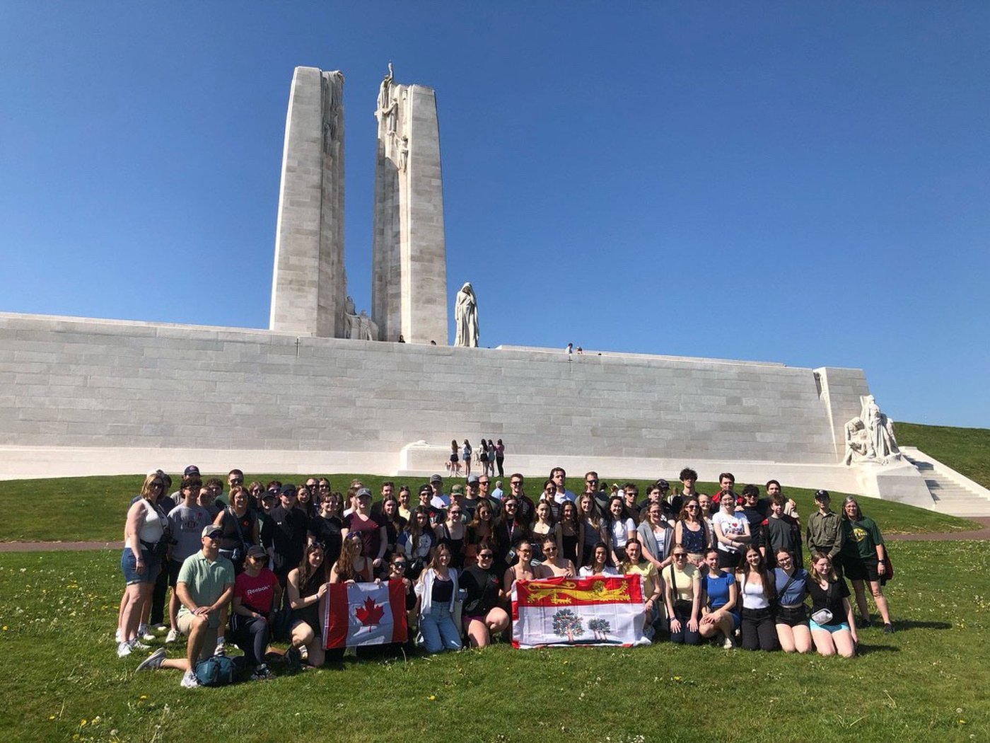 De jeunes canadiens célèbrent le 80e anniversaire du Jour de la Victoire aux Pays-Bas