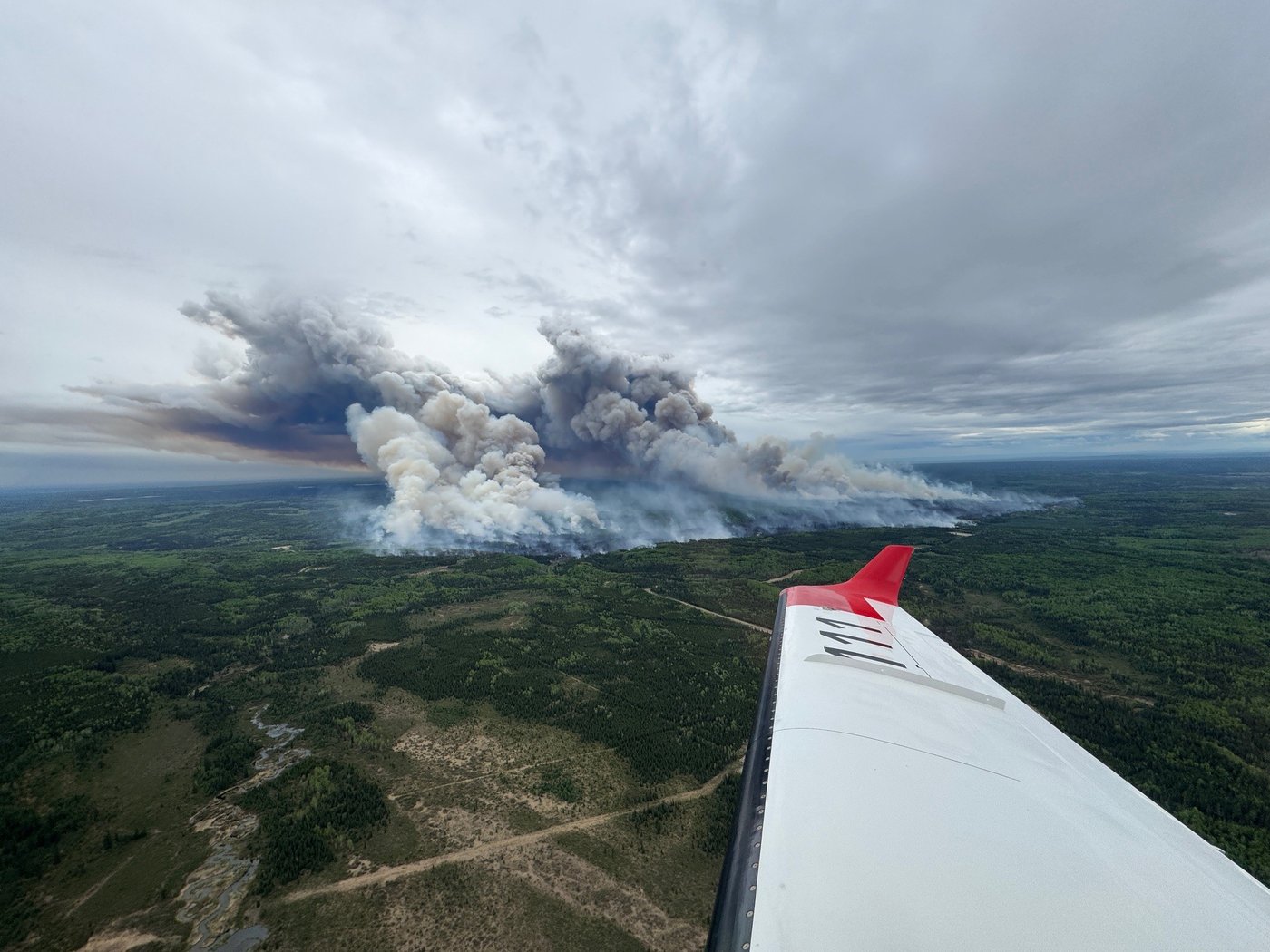 Feux de forêt: la situation se stabilise dans le nord-est de la Colombie-Britannique