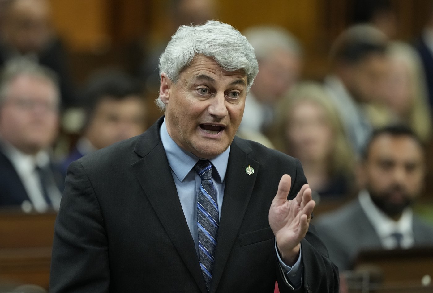 Grands projets: libéraux et conservateurs flirtent autour du bâillon