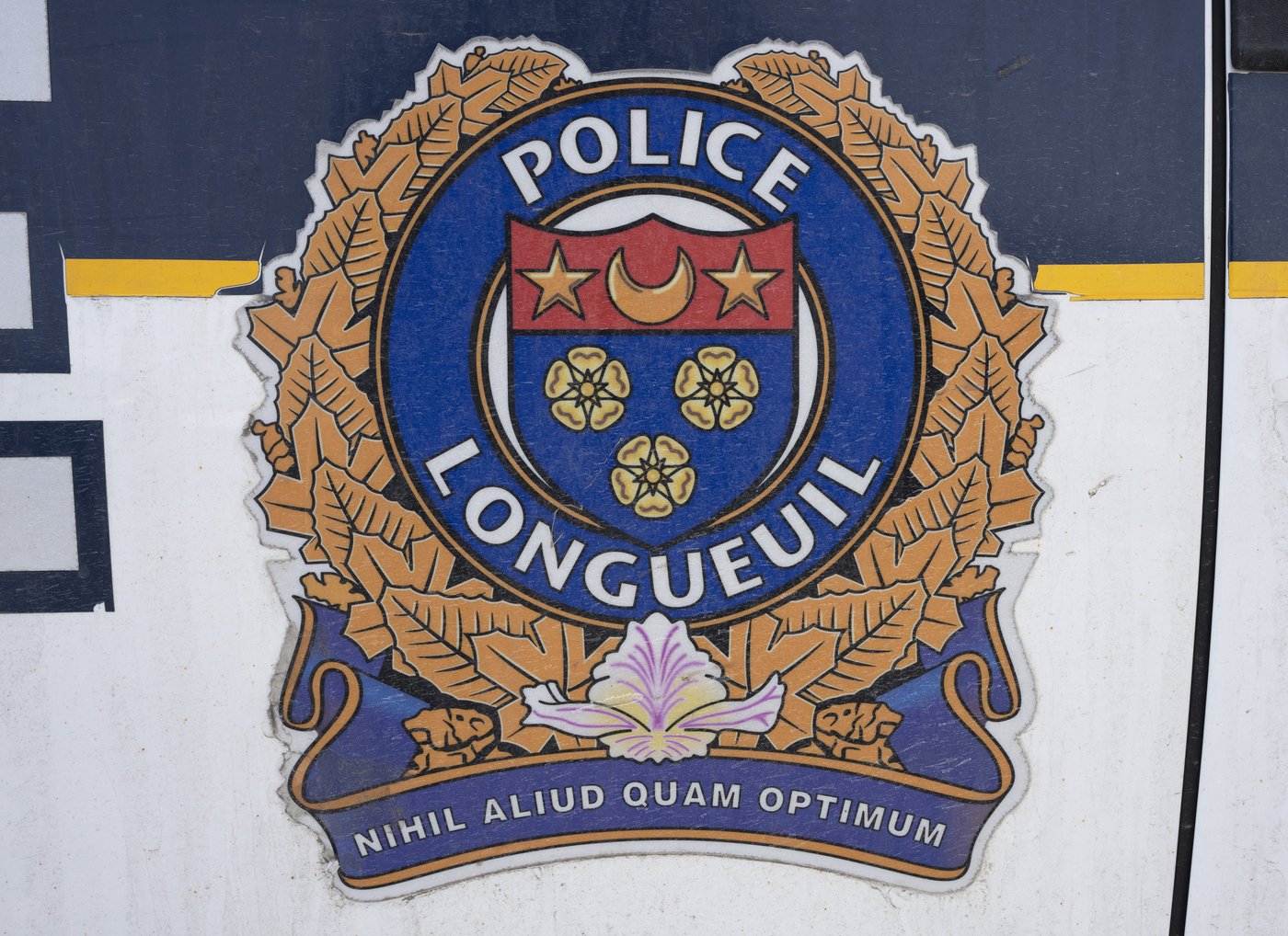 Un automobiliste a percuté une maison à Boucherville, puis a pris la fuite à pied