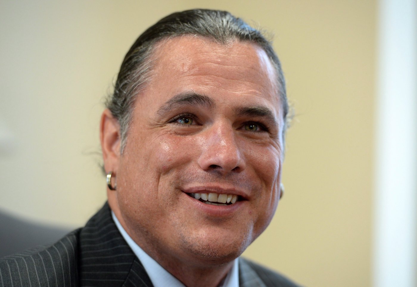 Le sénateur Patrick Brazeau se rétablit après une chute lors d'un débat