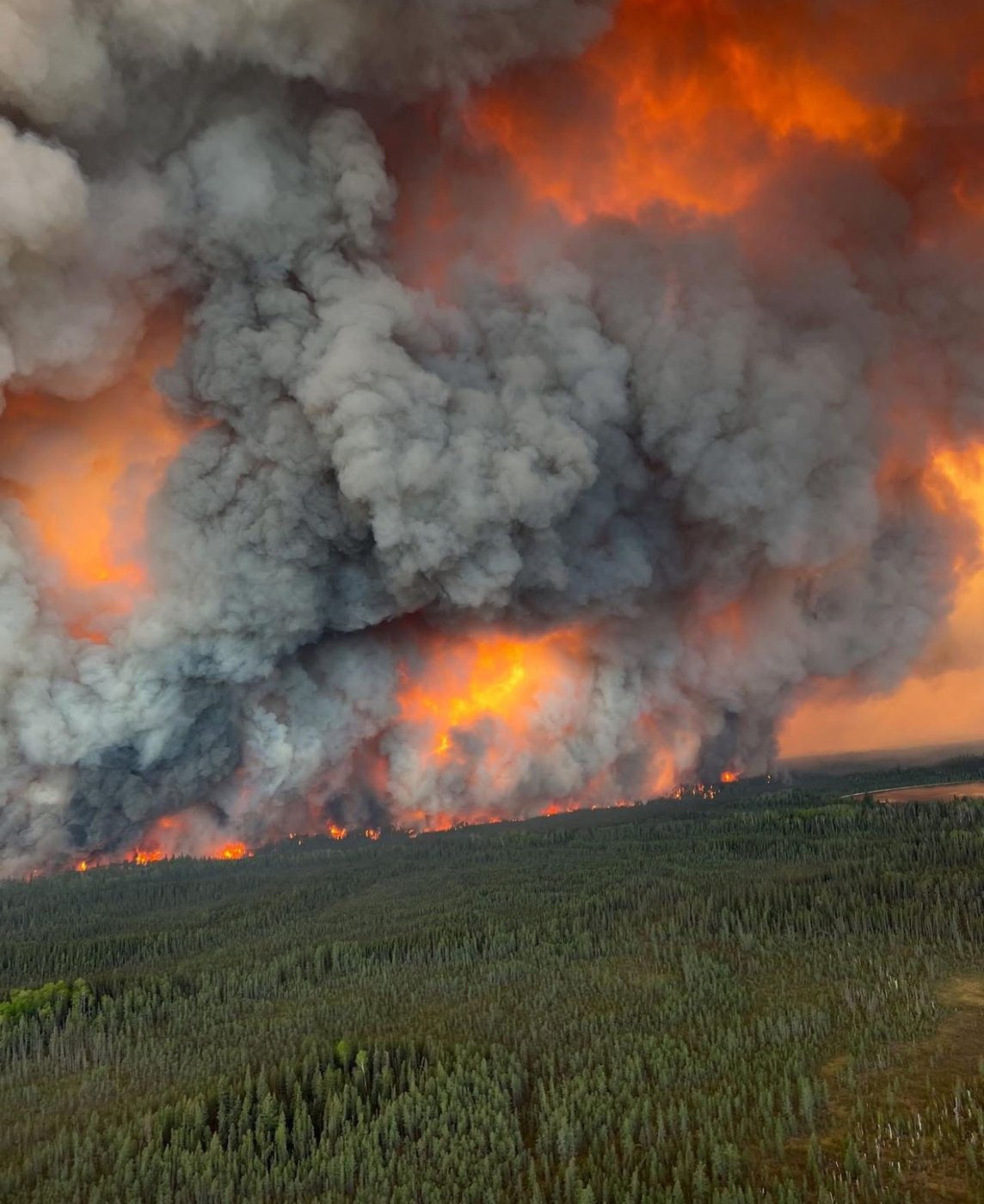 Feux de forêt: l'armée canadienne envoyée en renfort dans le nord-ouest de l'Ontario