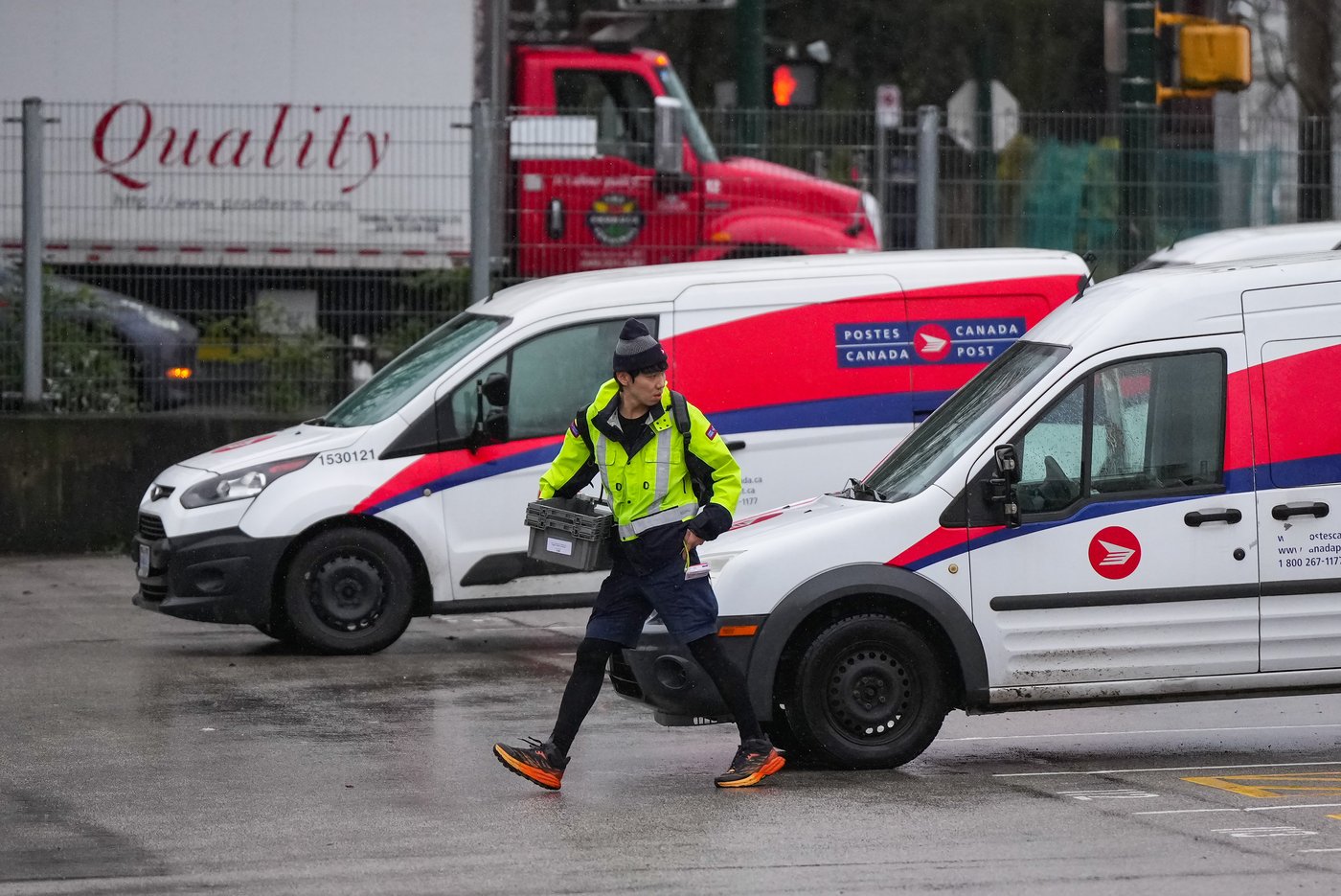 Alerte: Ottawa ordonne un vote des travailleurs sur l'offre de Postes Canada