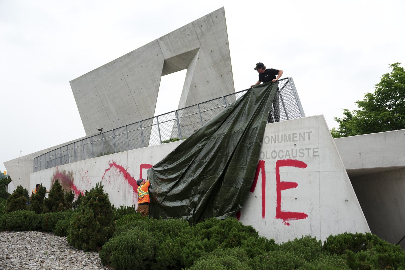 Un homme accusé de vandalisme au Monument national de l'Holocauste