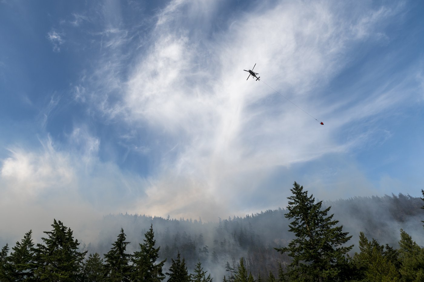 Les équipes progressent dans la lutte contre les incendies de forêt en C.-B.