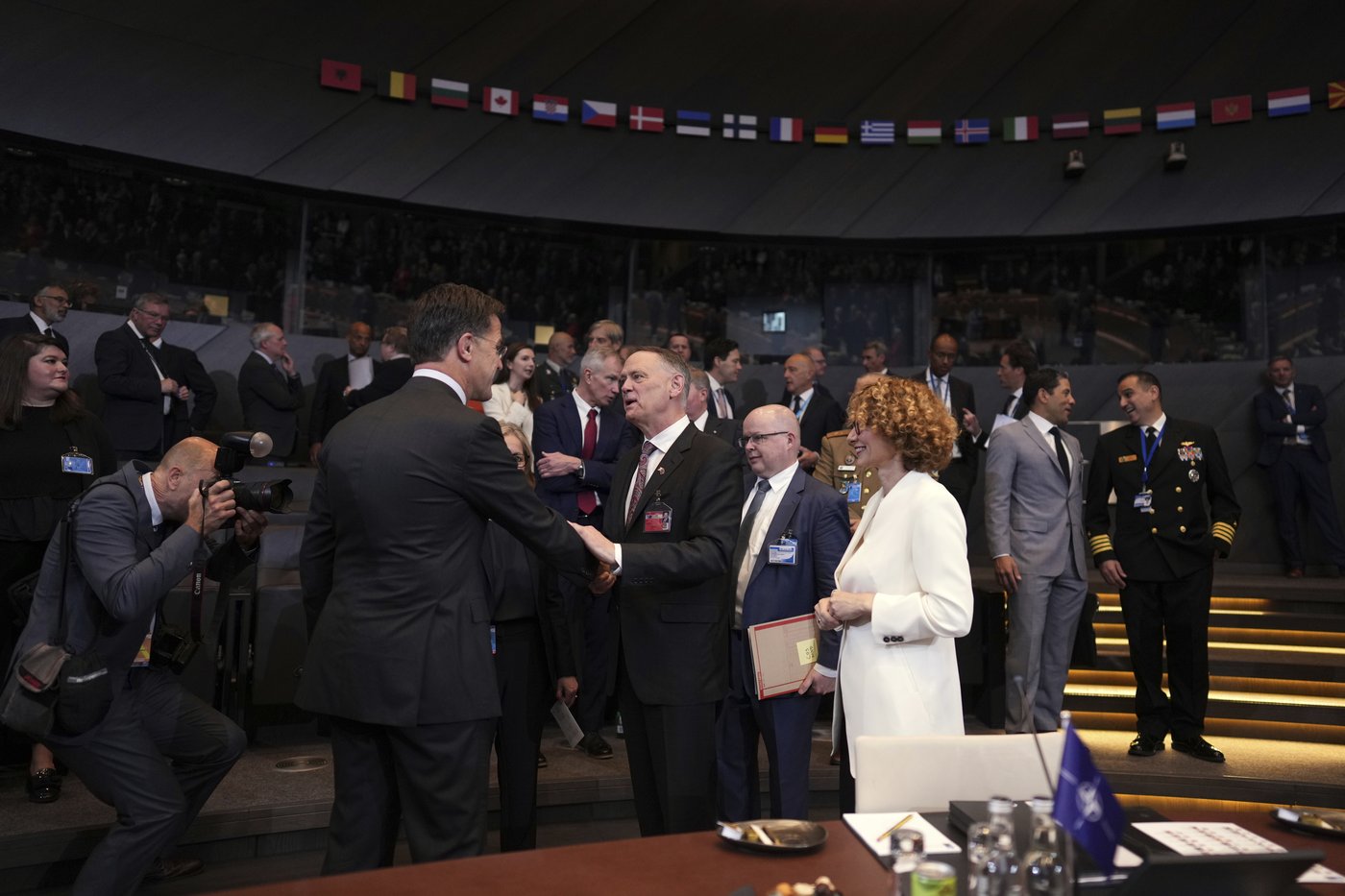 Le fédéral révise intégralement ses dépenses de défense avant le sommet de l'OTAN