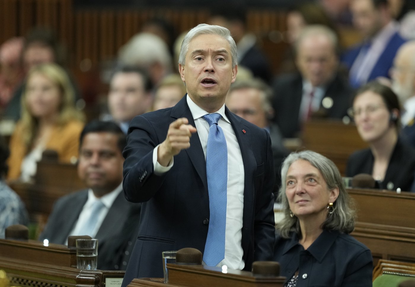Alerte: Ottawa maintient la taxe sur les services numériques