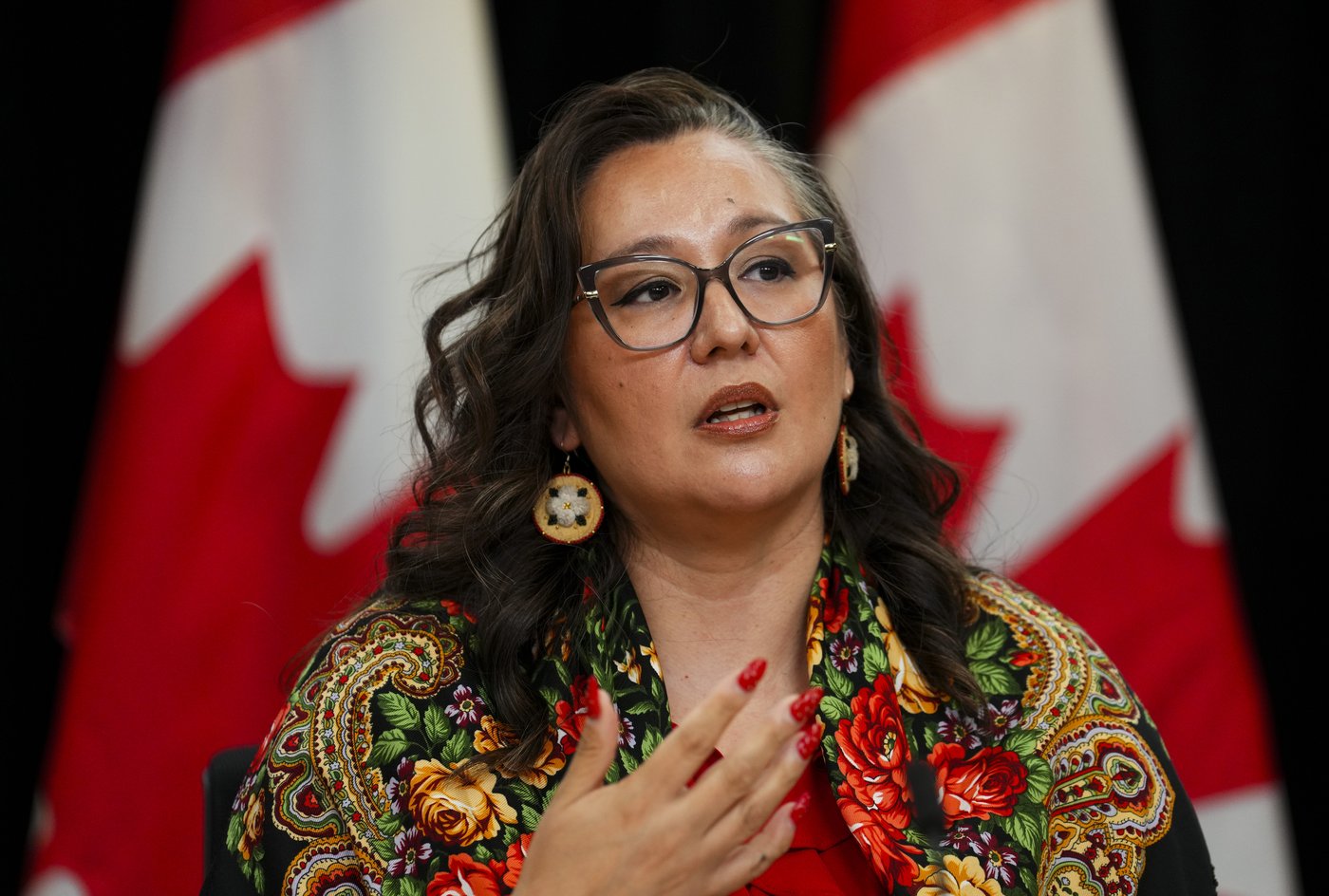 La ministre Mandy Gull-Masty demande l'analyse autochtone de projets de loi