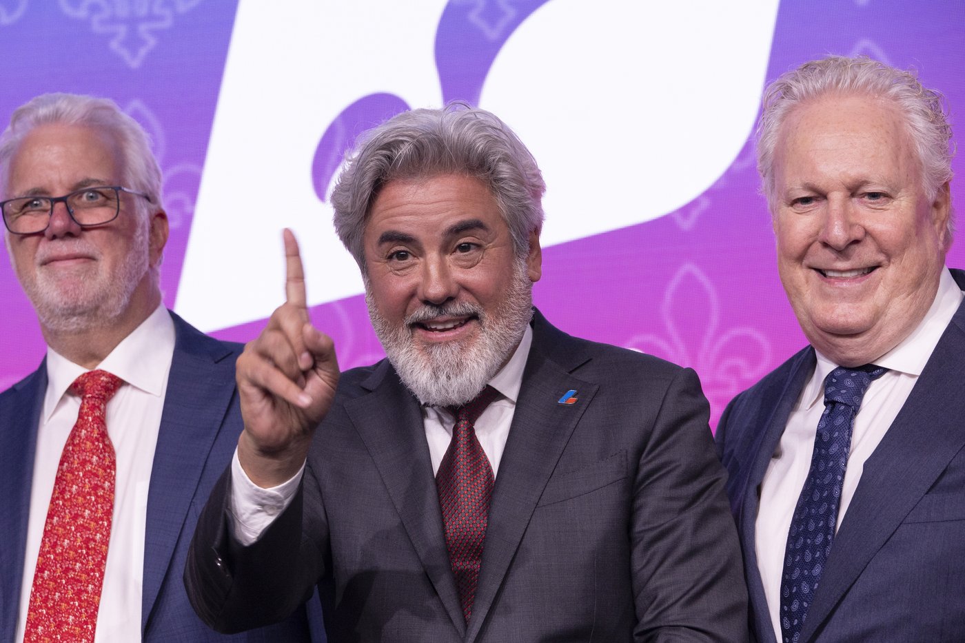 Les libéraux dans le rétroviseur PQ; la CAQ chute