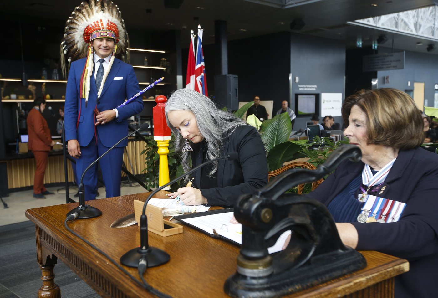 Wab Kinew défend la ministre qui s'est plainte de l'interprète en langue des signes