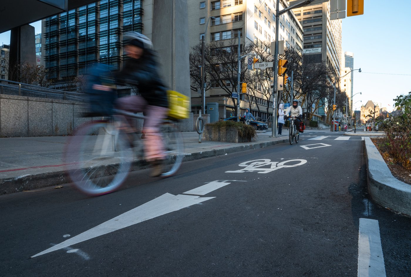 La loi de Doug Ford sur le retrait de voies cyclables est jugée inconstitutionnelle