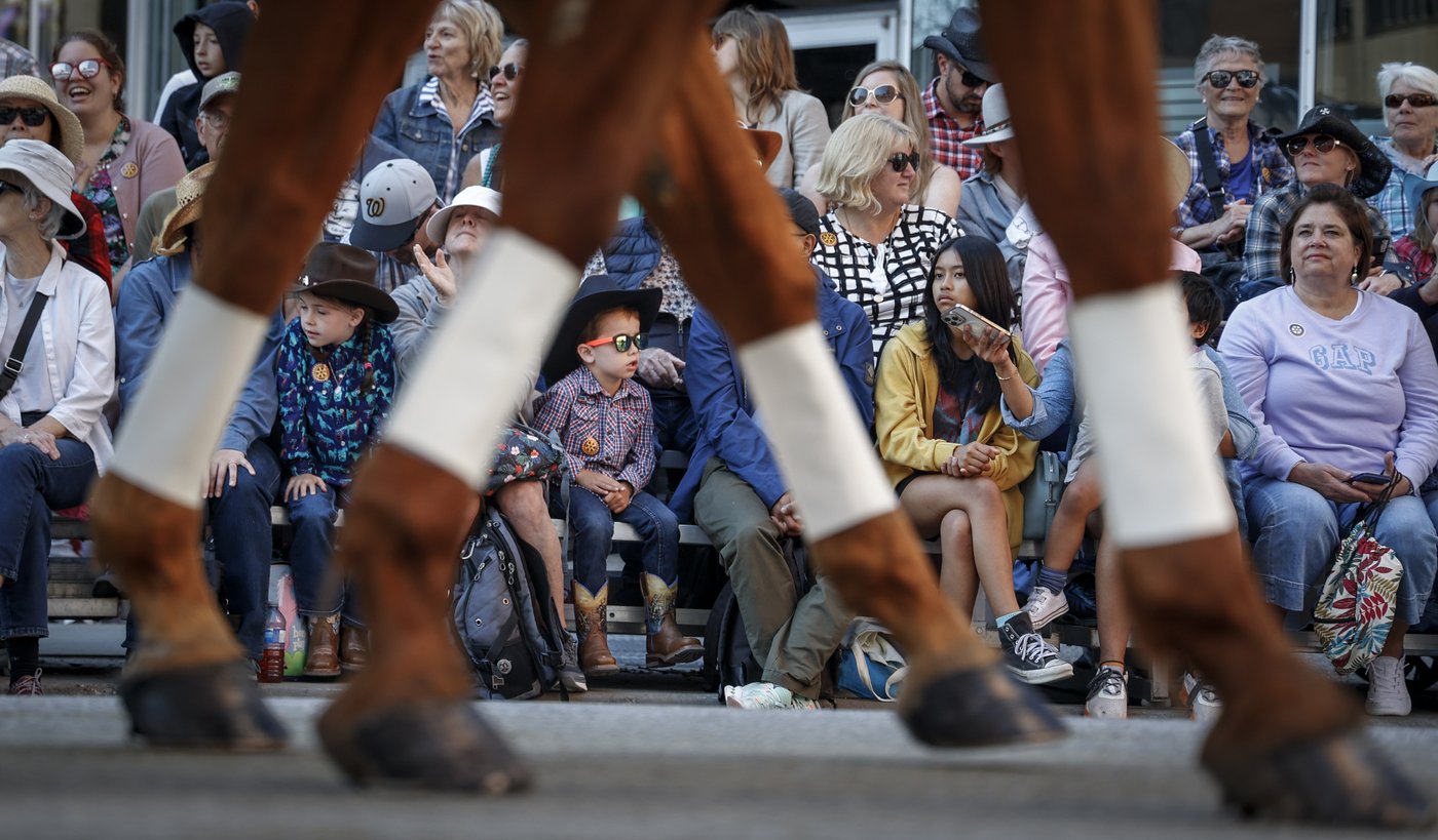 Le Stampede de Calgary débute avec une parade menée par Shania Twain