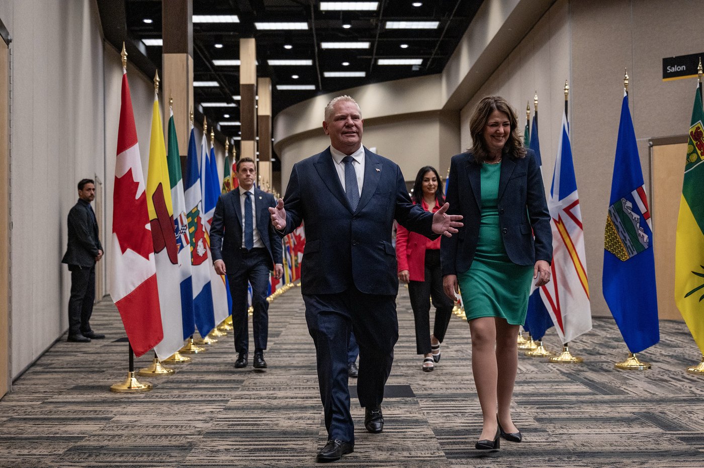 Danielle Smith et Doug Ford doivent signer de nouvelles ententes lundi