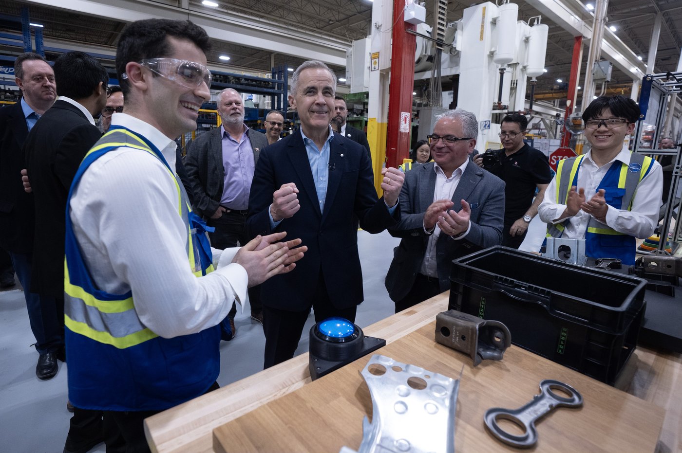 L'industrie automobile montre un optimisme prudent après la rencontre avec Carney