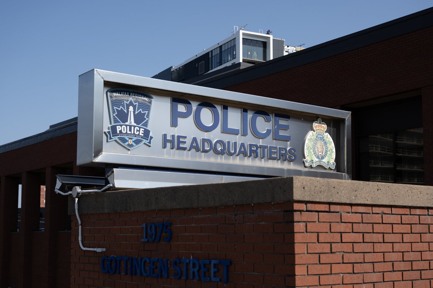 La police a tiré sur un homme barricadé à l'intérieur d'une maison, à Halifax