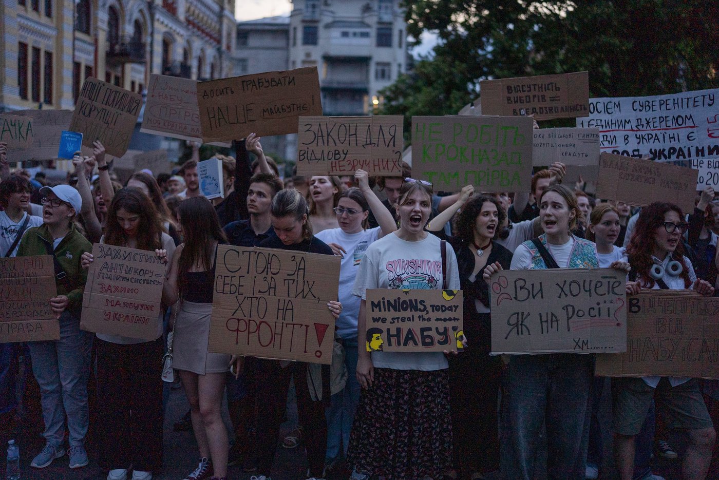 Des milliers d'Ukrainiens manifestent contre une loi anticorruption