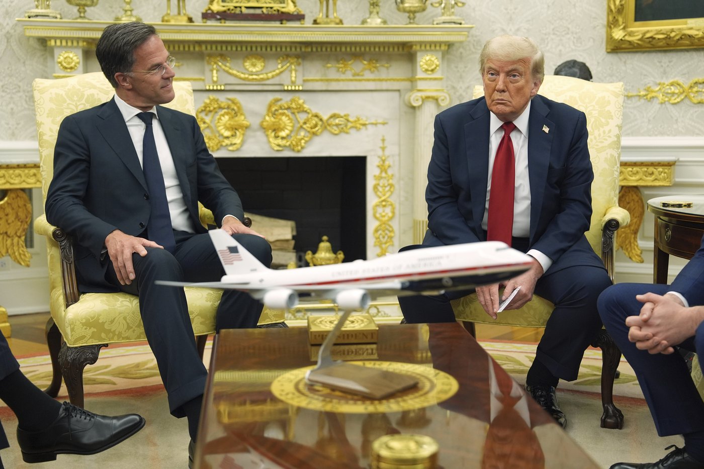 La lettre de droits à 35% «est l'accord» dit Trump avant la réunion du cabinet Carney