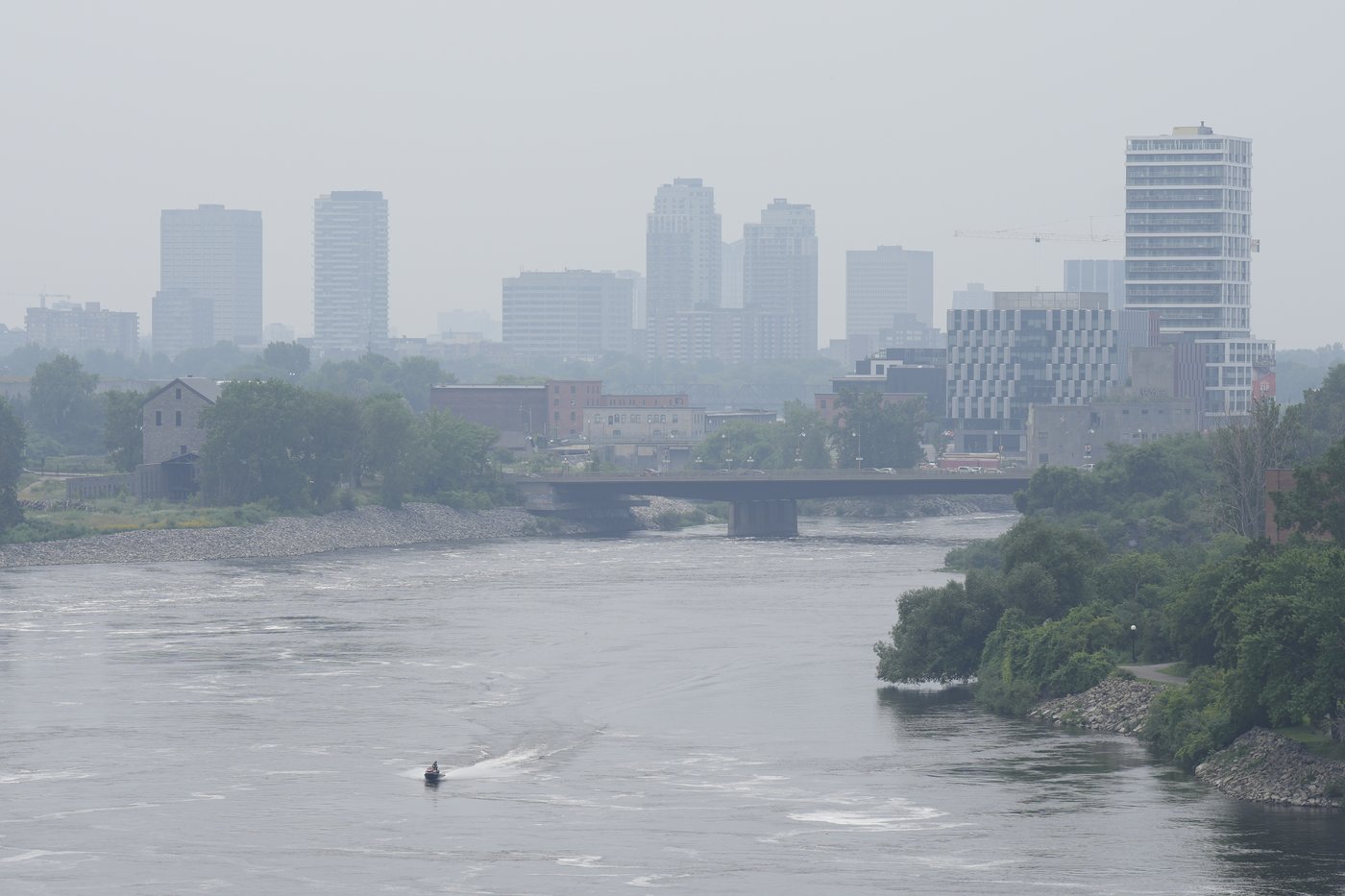 Avis de mauvaise qualité de l'air et de chaleur extrême dans le sud du Québec