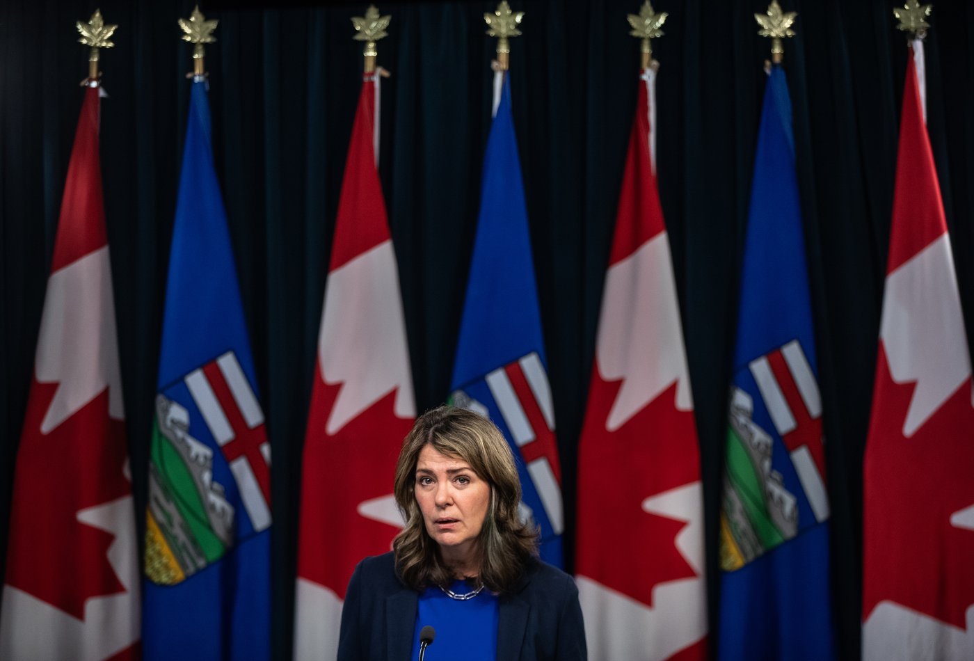 Danielle Smith défend les nouveaux frais d'administration du vaccin contre la COVID