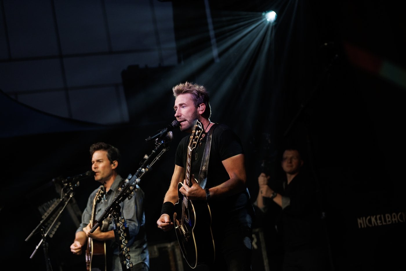 La police a mené un vaste contrôle routier après le concert de Nickelback en C.-B.