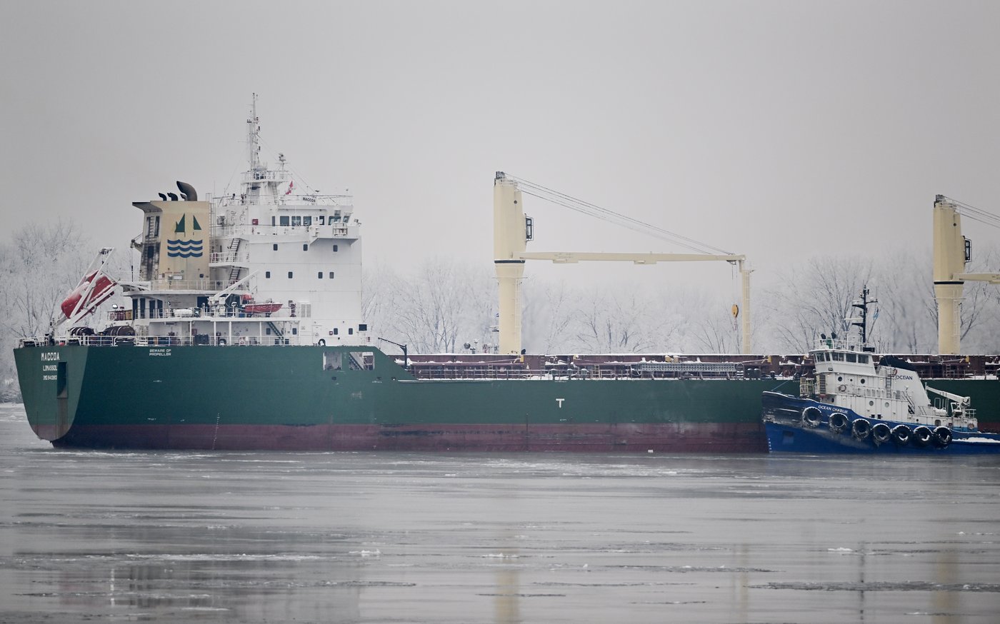 Le déchargement du navire échoué en Montérégie prendra plusieurs jours