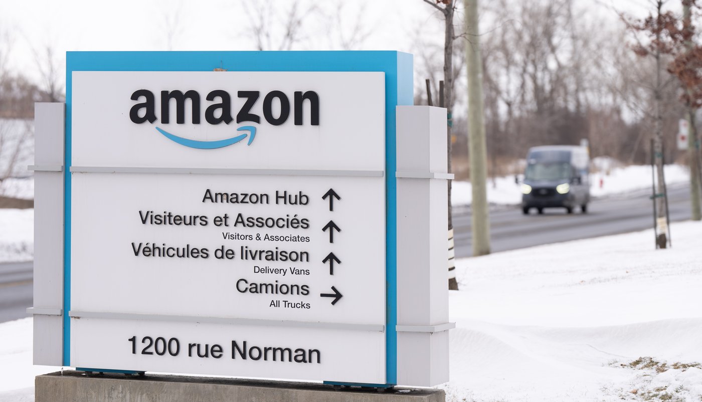 D'ex-travailleurs d'Amazon manifestent à l'occasion du Amazon Prime Day