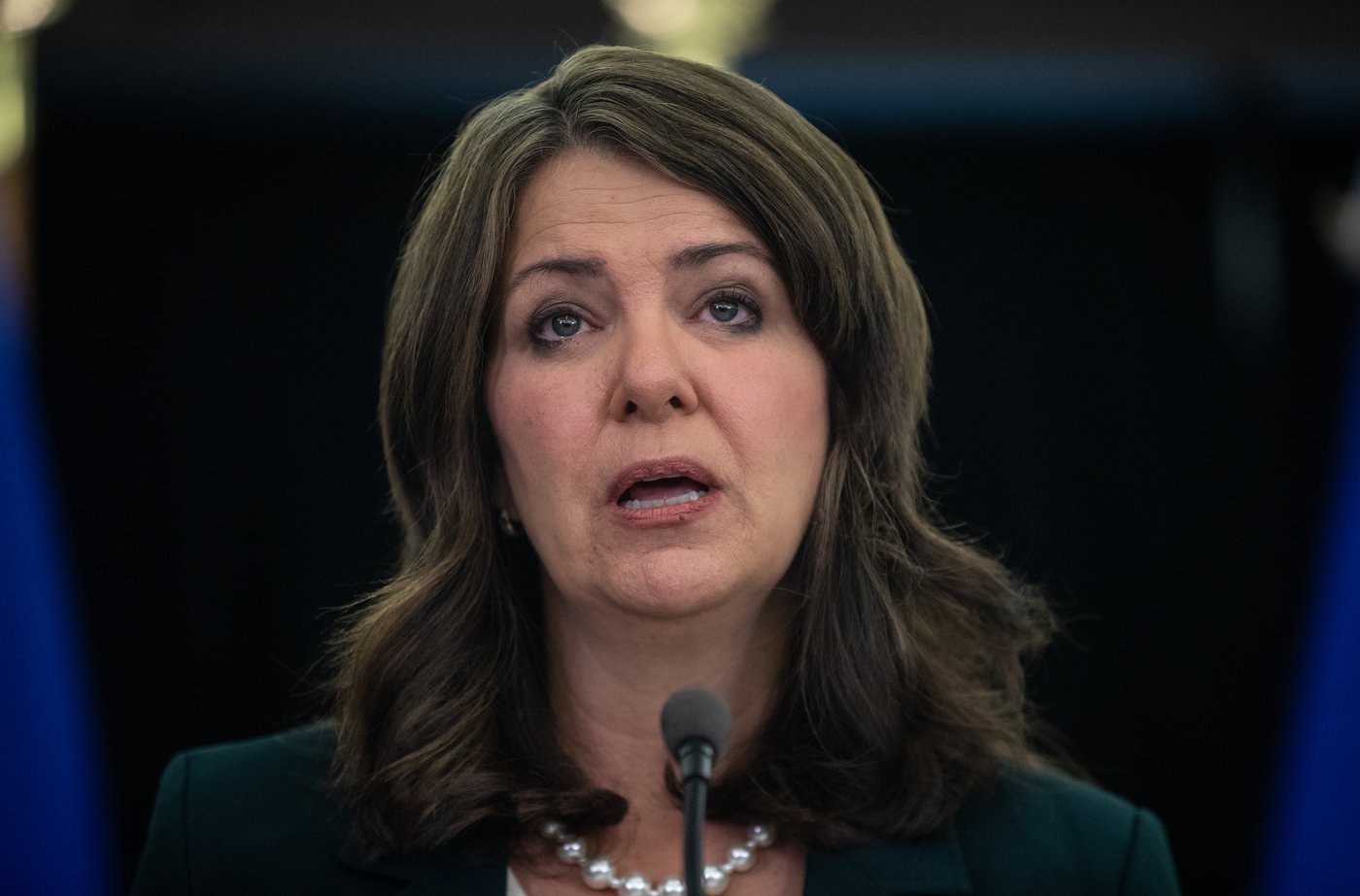 Danielle Smith félicite Carney et le met en garde contre de futurs «actes hostiles»