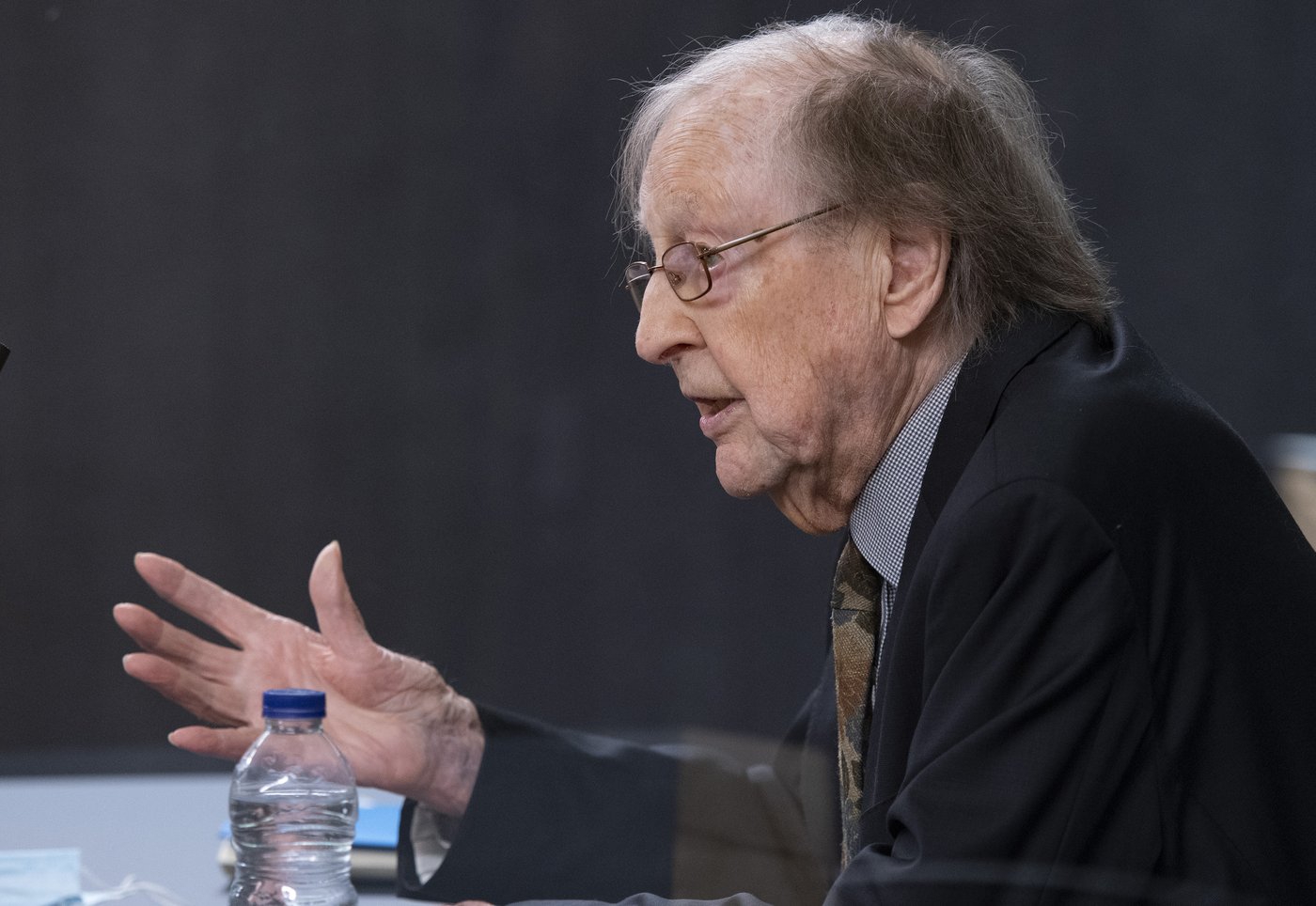 Guy Rocher soutient qu’il faut étendre l’interdiction des signes religieux aux élèves