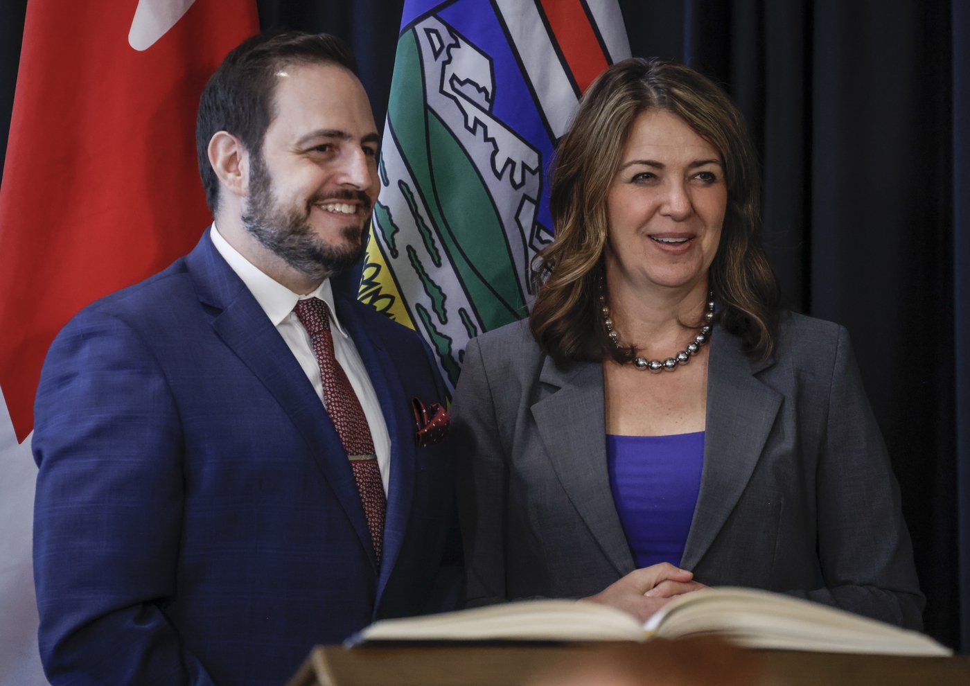 L'Alberta retarde son interdiction de certains livres dans les écoles