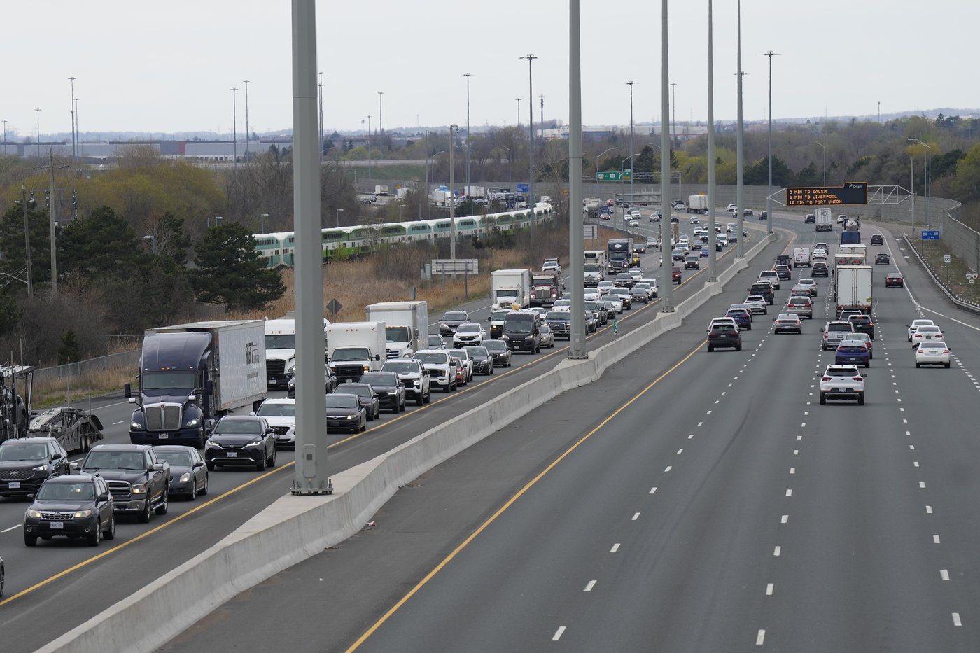 Une famille porte plainte après une poursuite policière mortelle sur l'autoroute 401