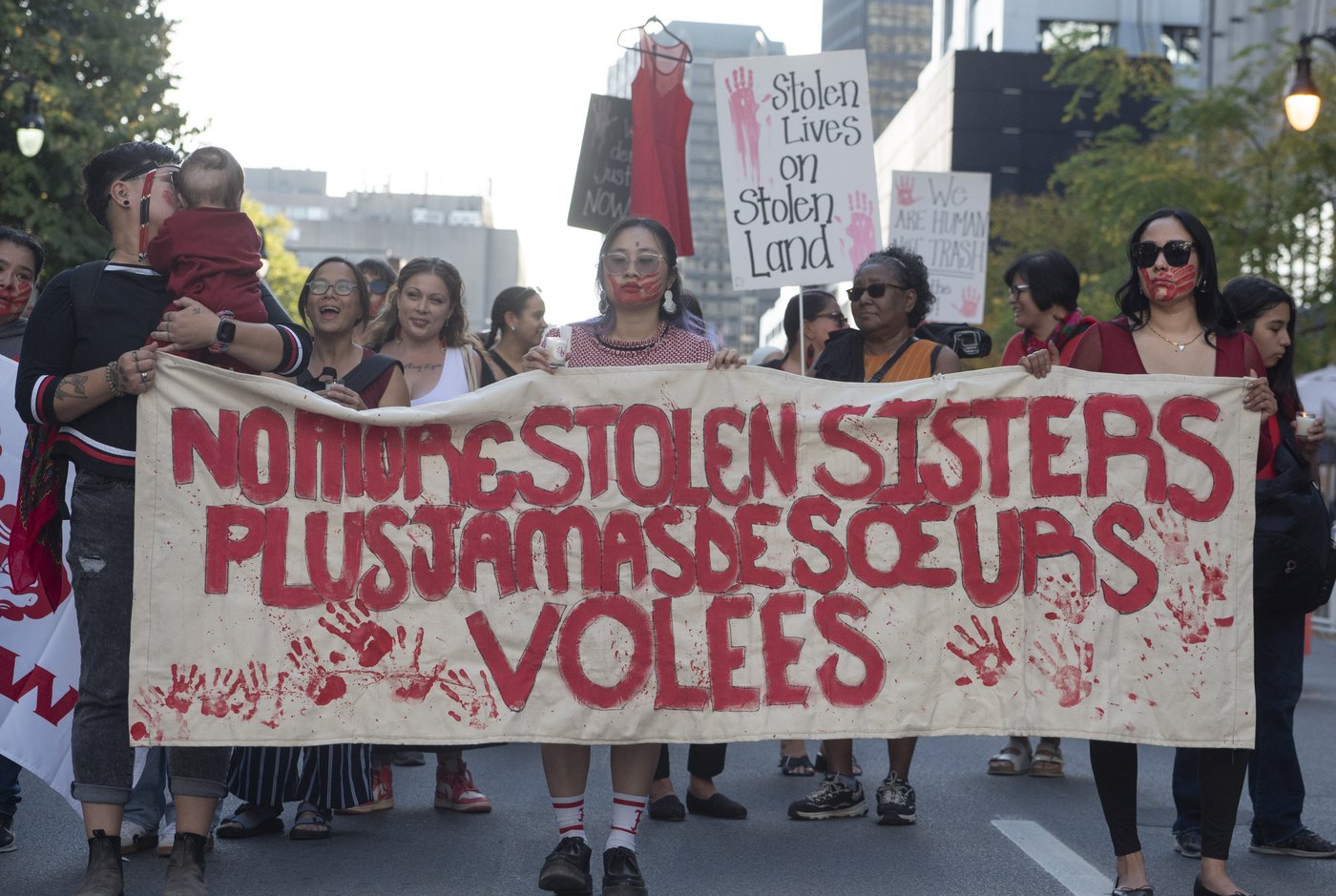 Les Montréalais rendent hommage aux femmes autochtones disparues et assassinées
