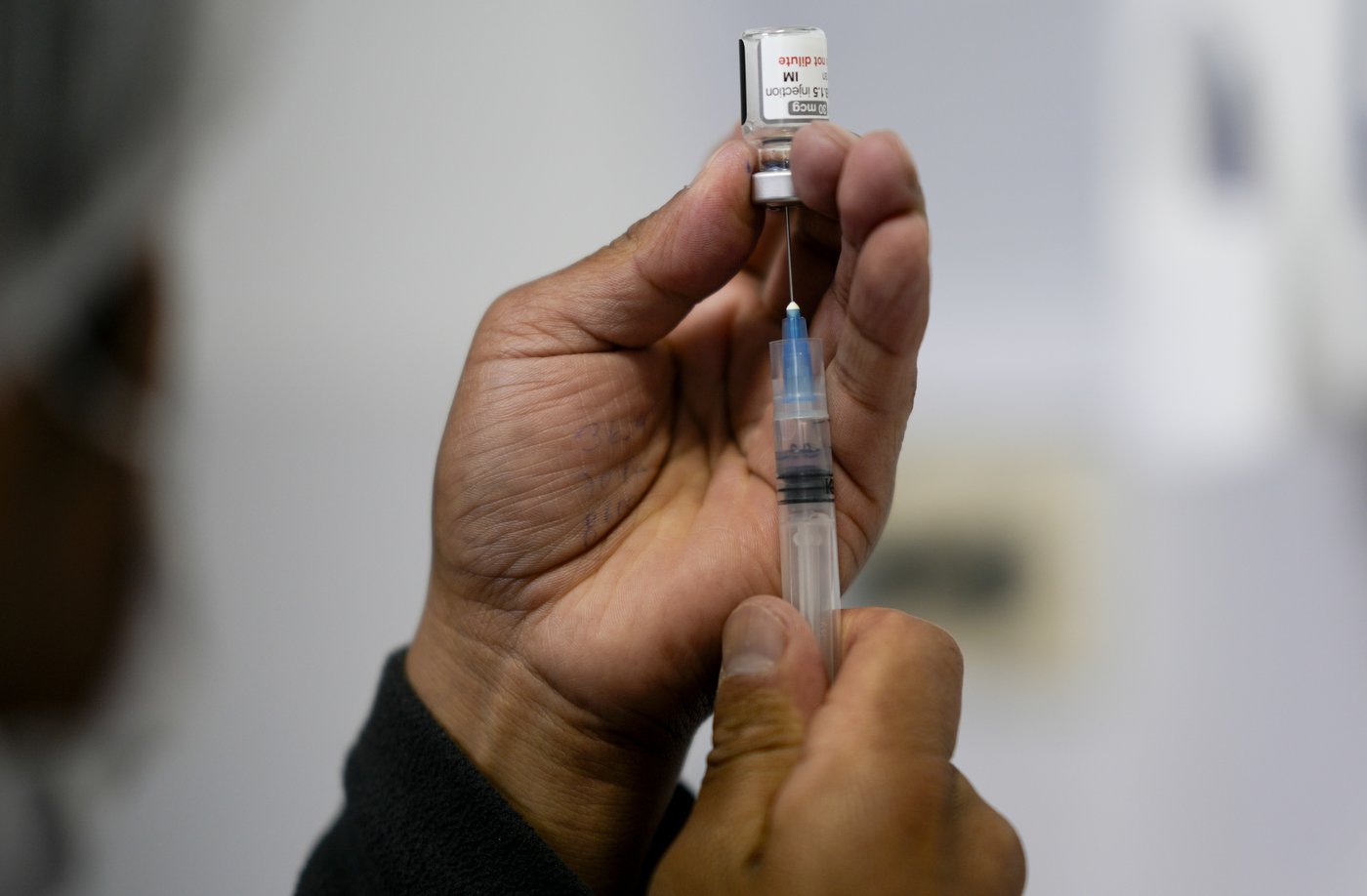 Les aînés de 75 ans et plus invités à se faire vacciner contre la COVID-19
