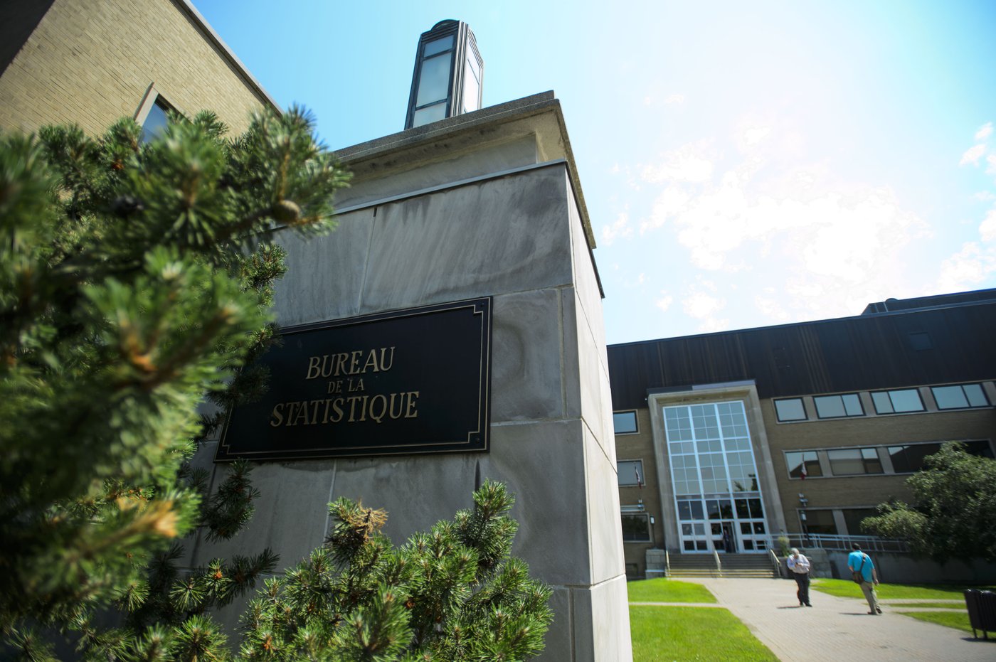 Alerte: le taux de chômage a reculé à 6,9 % en octobre au Canada
