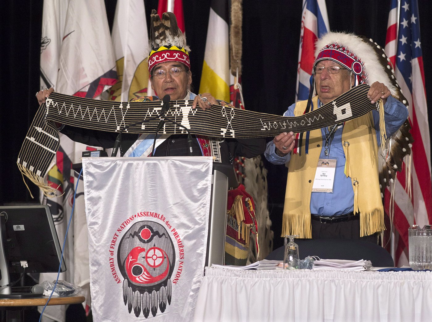 Un chef mi'kmaq demande de l'aide pour retrouver une veste ornée de décorations