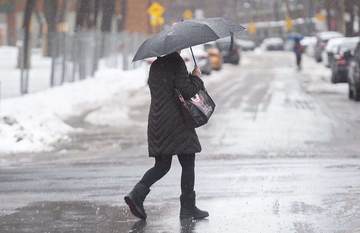 De la pluie, de la neige et du grésil sont au menu pour la journée de lundi au Québec