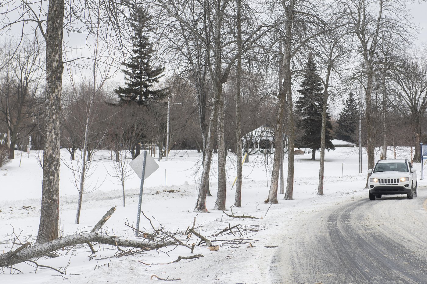 Plusieurs sorties de route sont survenues en raison de la neige tombée au Québec
