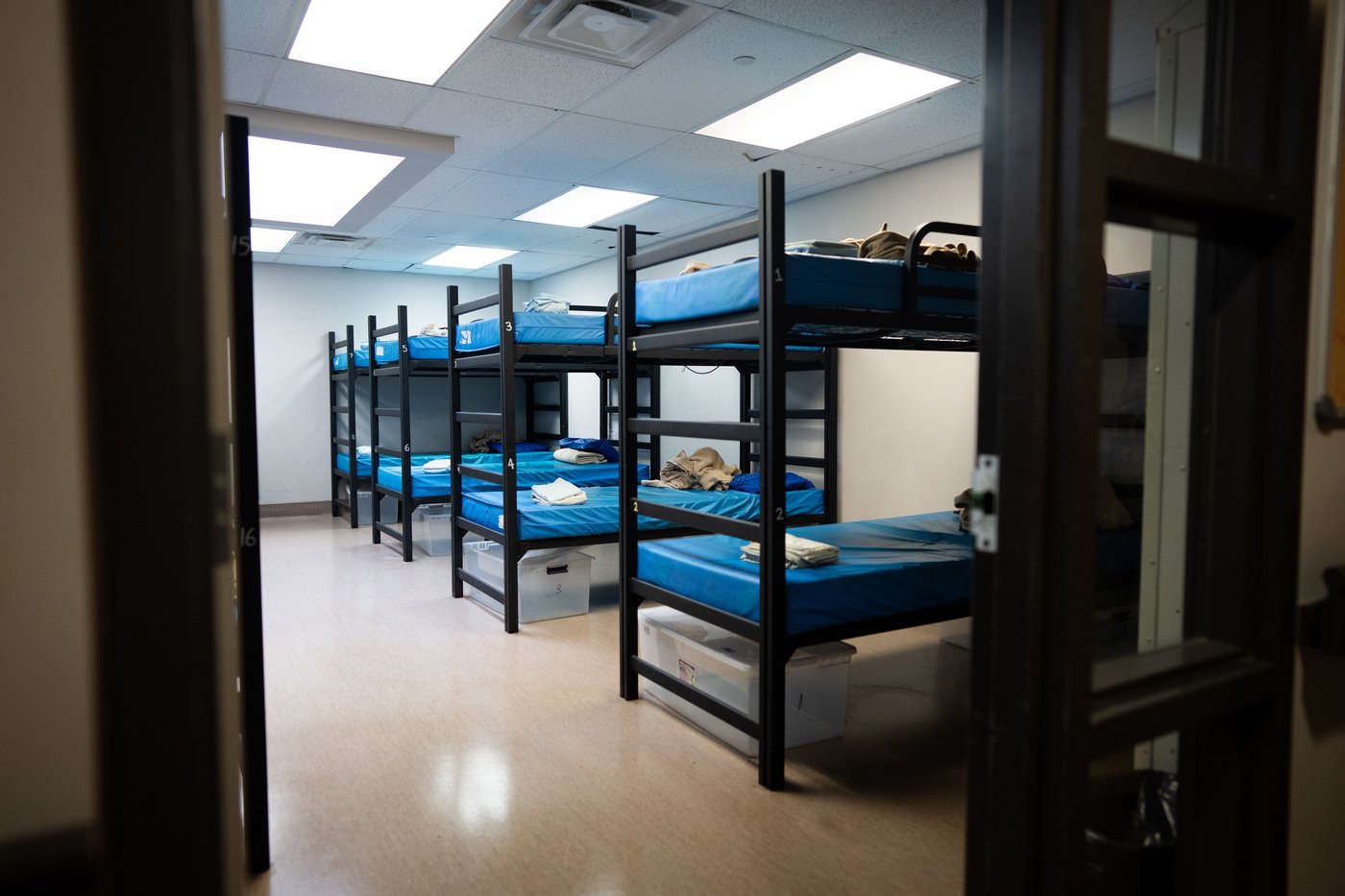 Les refuges pour itinérants, lieux de réconfort pour briser la solitude à Noël