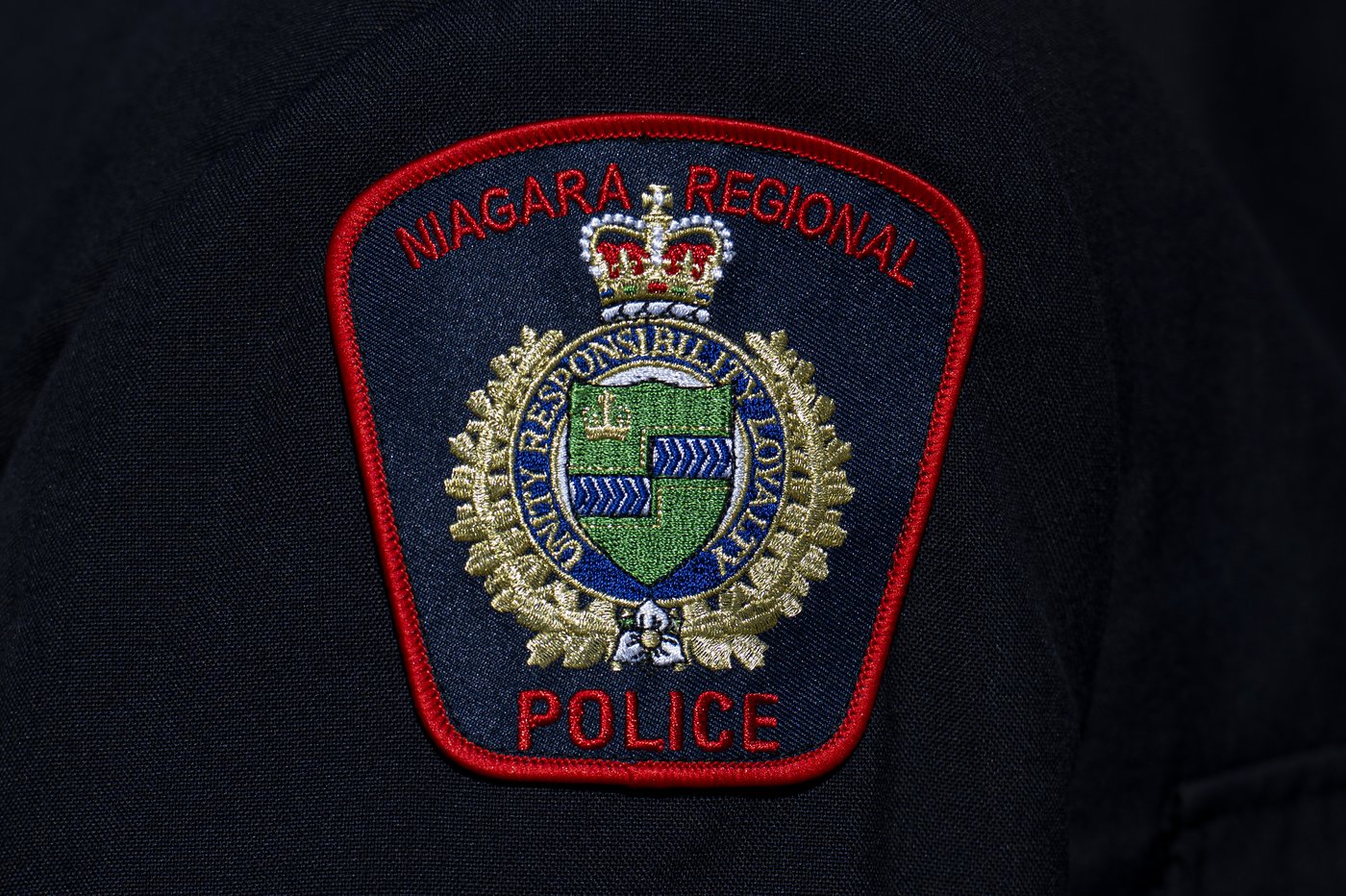Une ville est confinée après une fusillade qui a blessé un policier en Ontario