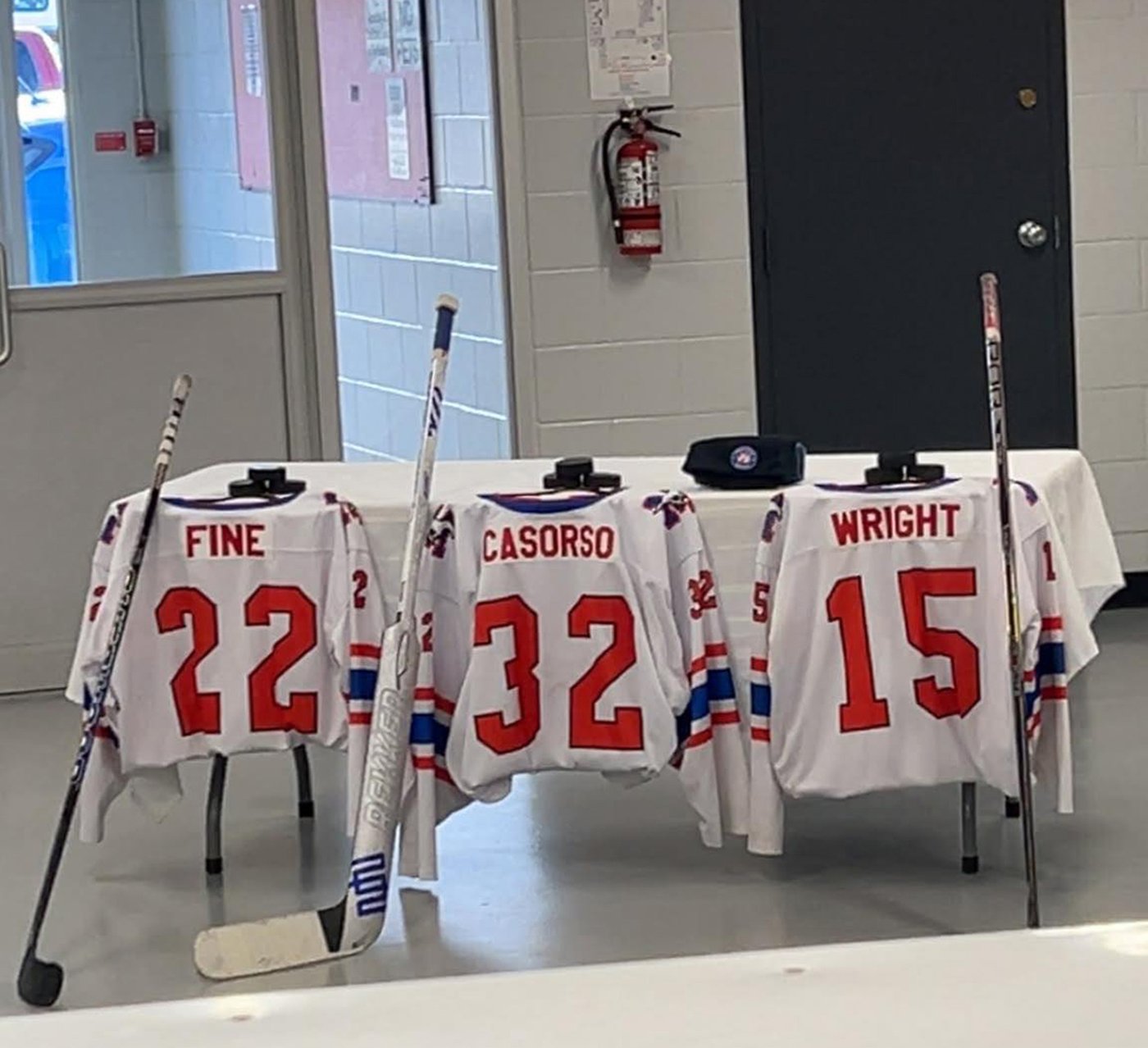 Trois joueurs de hockey junior albertains meurent dans un accident de la route