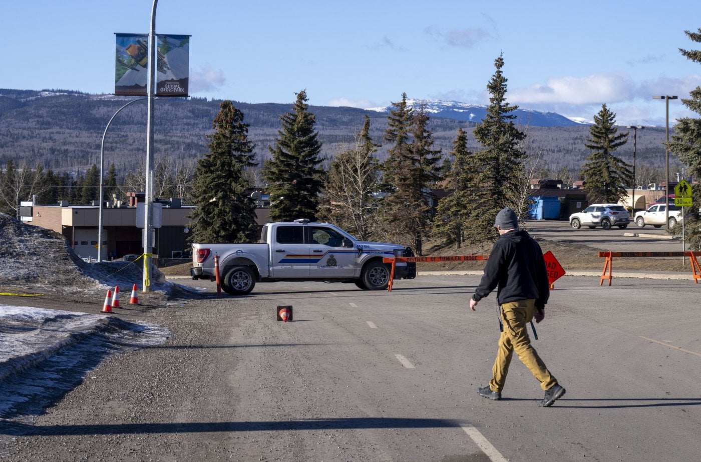 Tumbler Ridge: l'accès au site de la tuerie demeure fermé au public