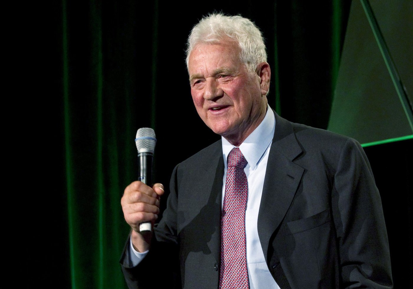 Frank Stronach subira un procès dans le cadre de son affaire d'agressions sexuelles