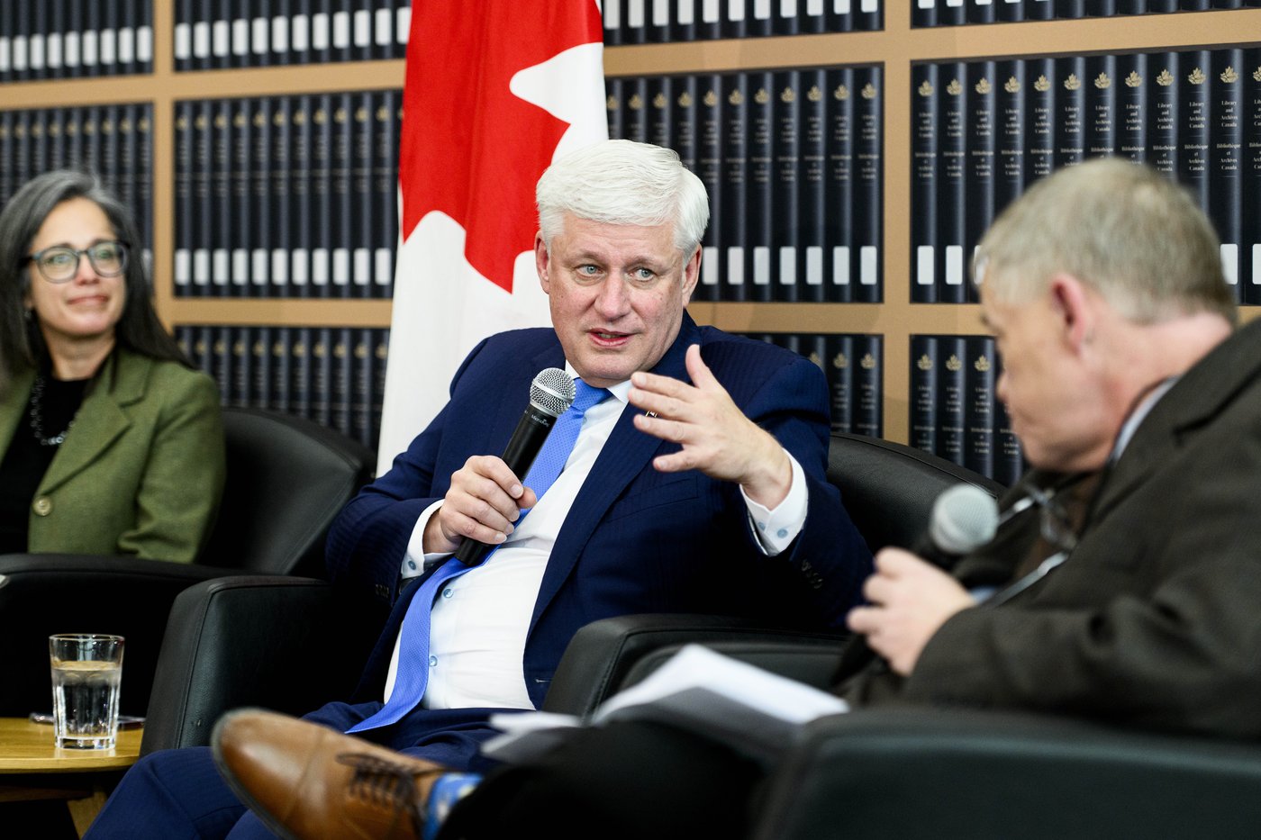 L'ancien premier ministre Stephen Harper lance une collection d'archives