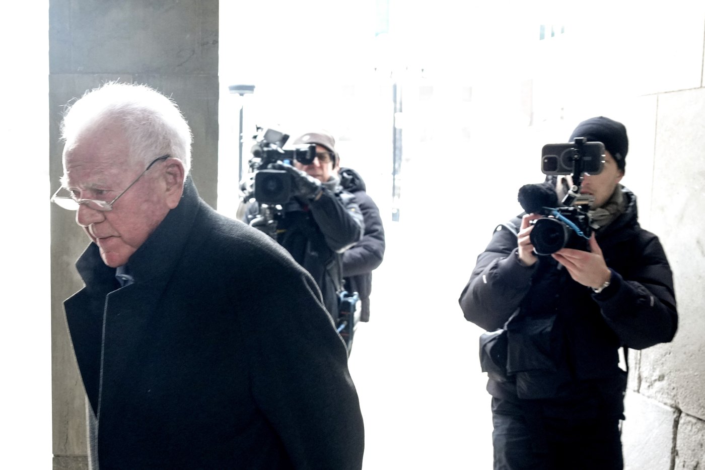 La Couronne demande le retrait d'une accusation d'agression sexuelle contre Stronach