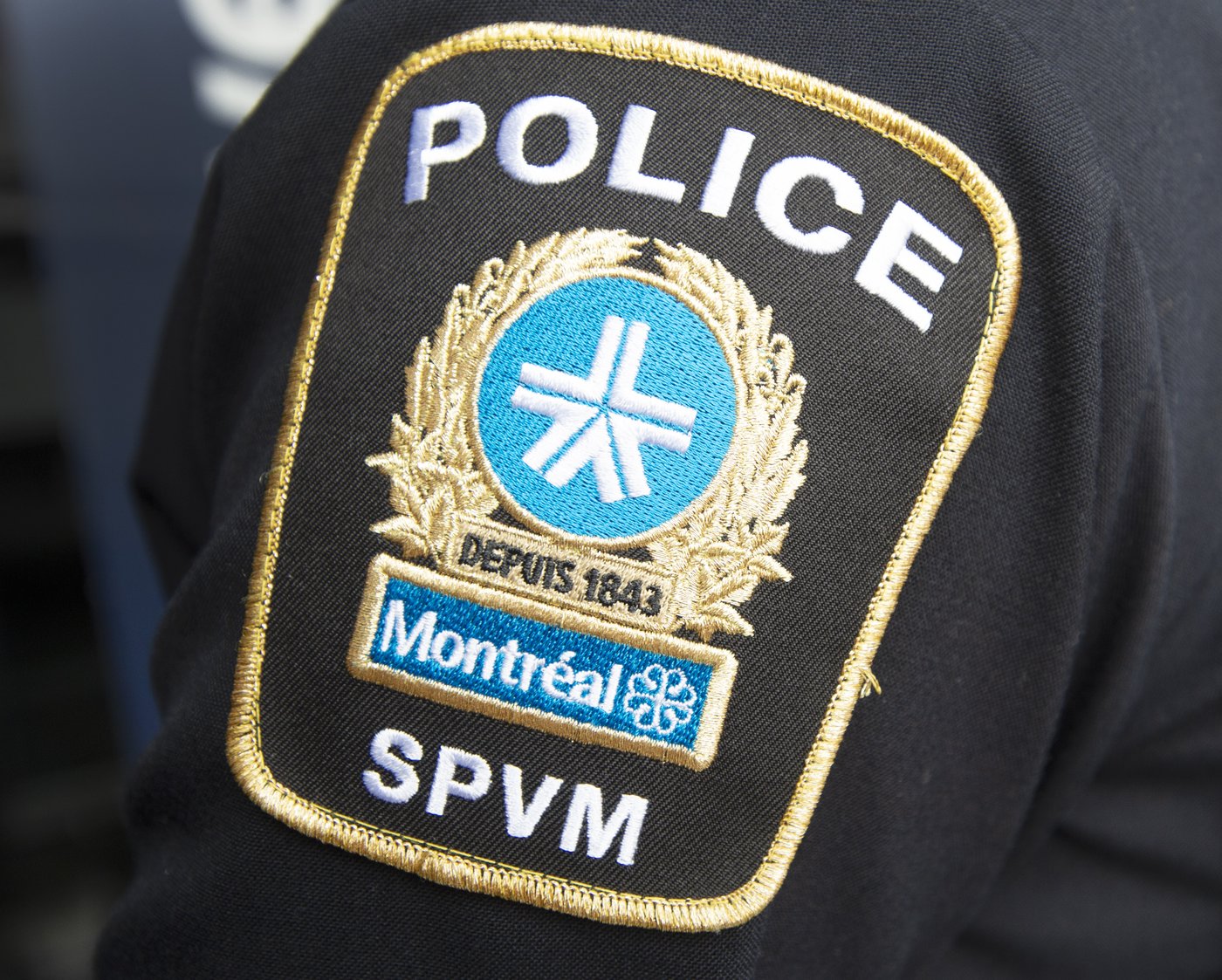 Un suspect a été aperçu en train d'incendier un véhicule à Montréal