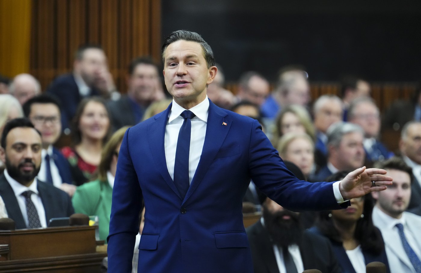 Pierre Poilievre soutient la nouvelle politique olympique en matière de genre