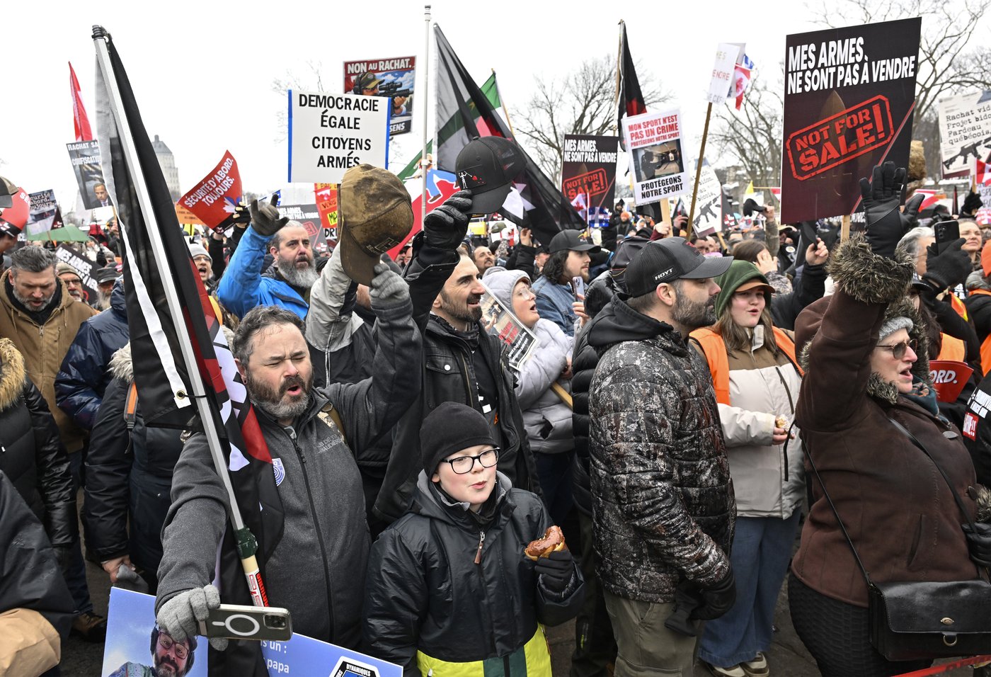 Programme de rachat d'armes: le «manque de leadership» d'Ottawa critiqué